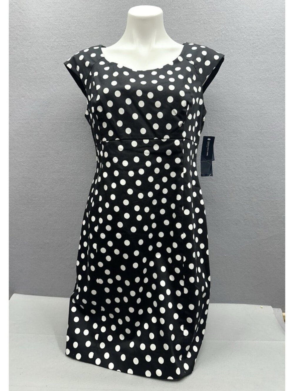 Jones New York Sleeveless Sheath Dress Size 10 Black and White Polka Dot Stretch